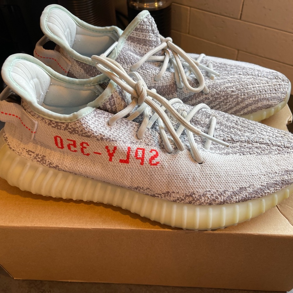 Yeezy Boost Blue tint 350 Size 10